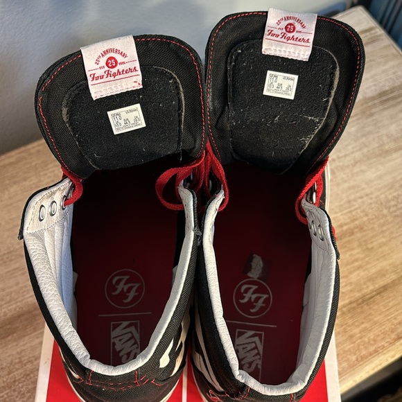 Vans 25th Anniversary Foo Fighters high tops - Picture 3 of 6